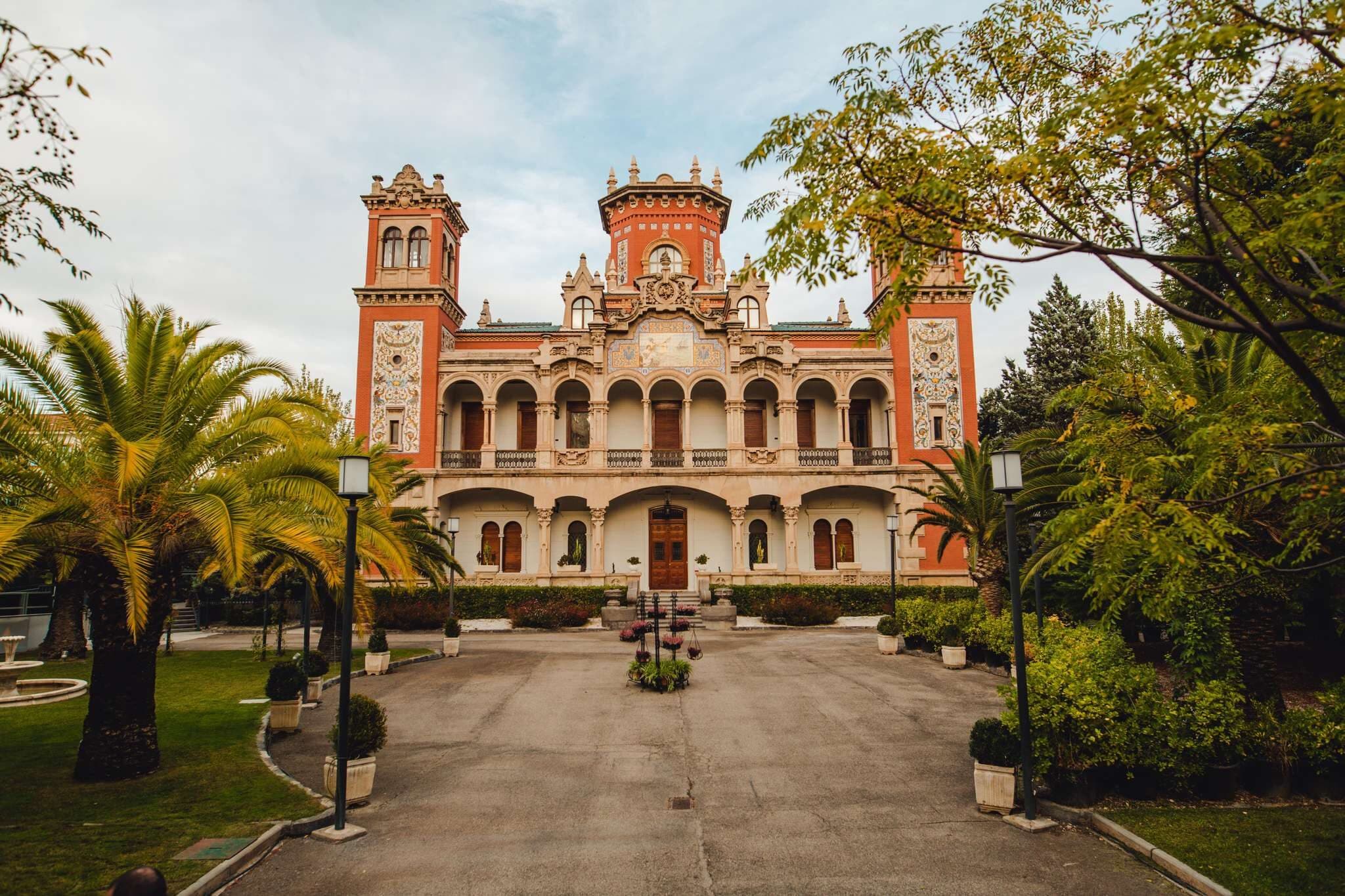 La fachada del Palacio de Larrinaga